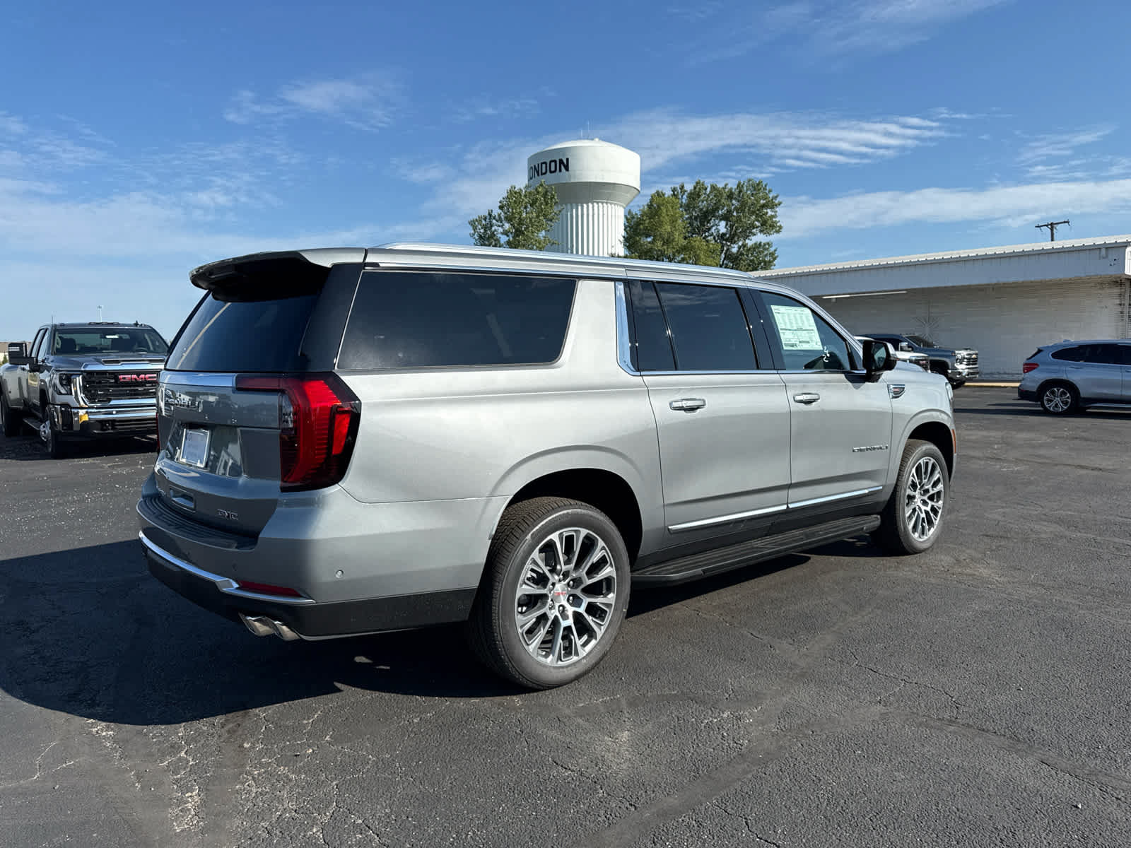 New 2026 GMC Yukon XL Denali w/ Advanced Technology Package AWD/4WD image 5