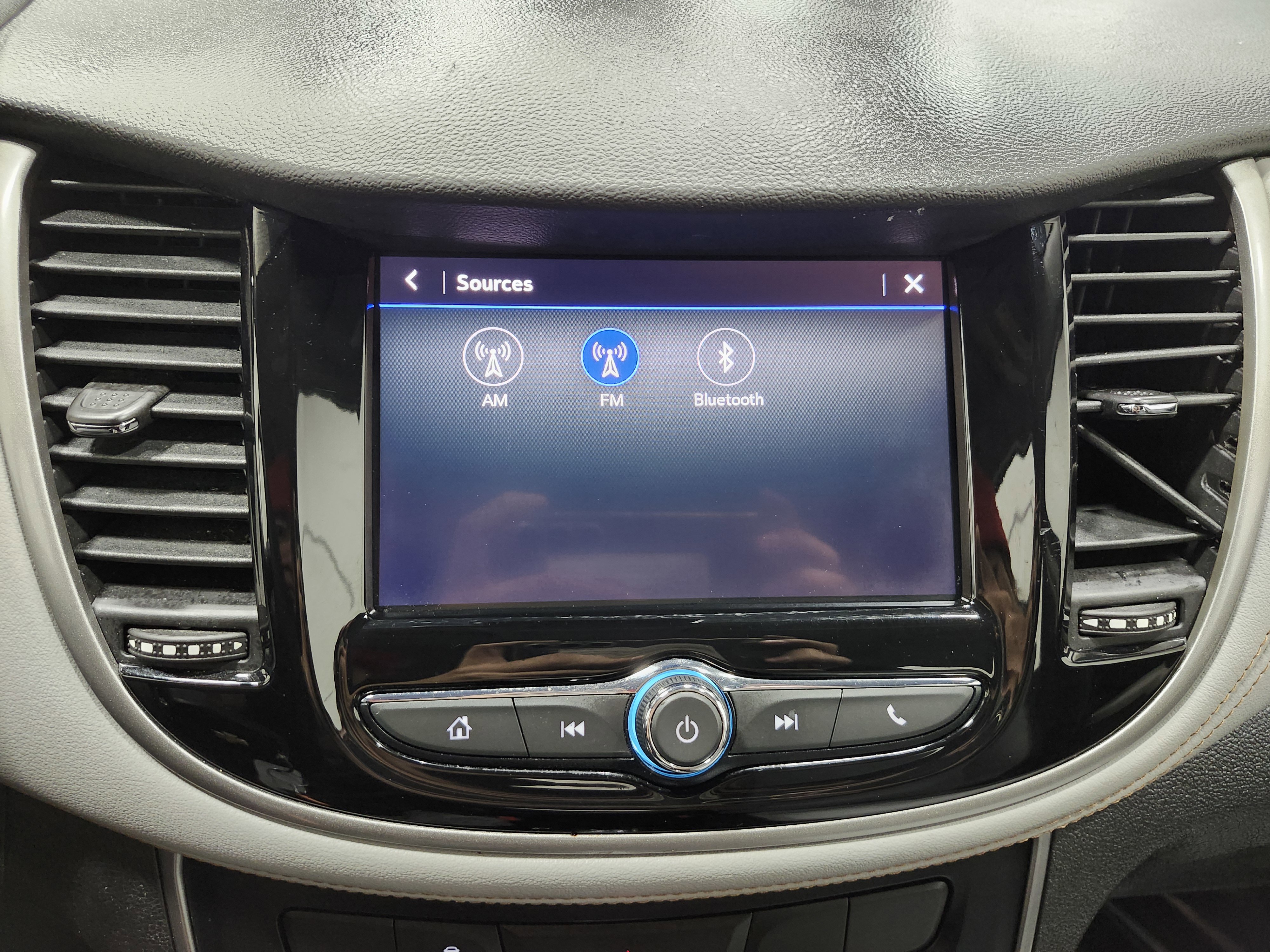 Used 2020 Chevrolet Trax LS FWD image 4