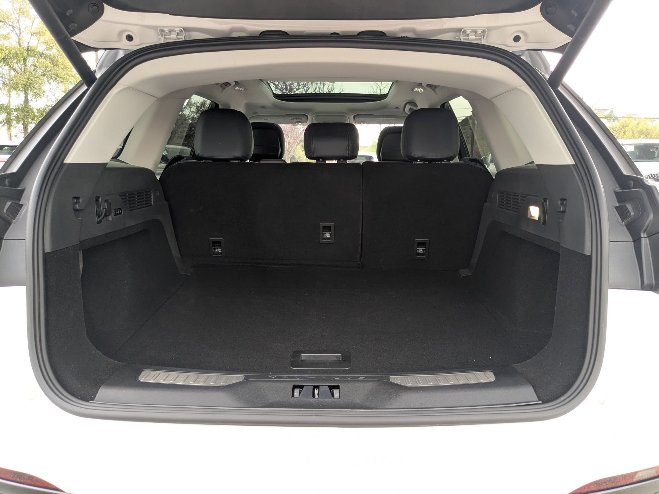 Used 2025 Lincoln Nautilus Reserve image 24