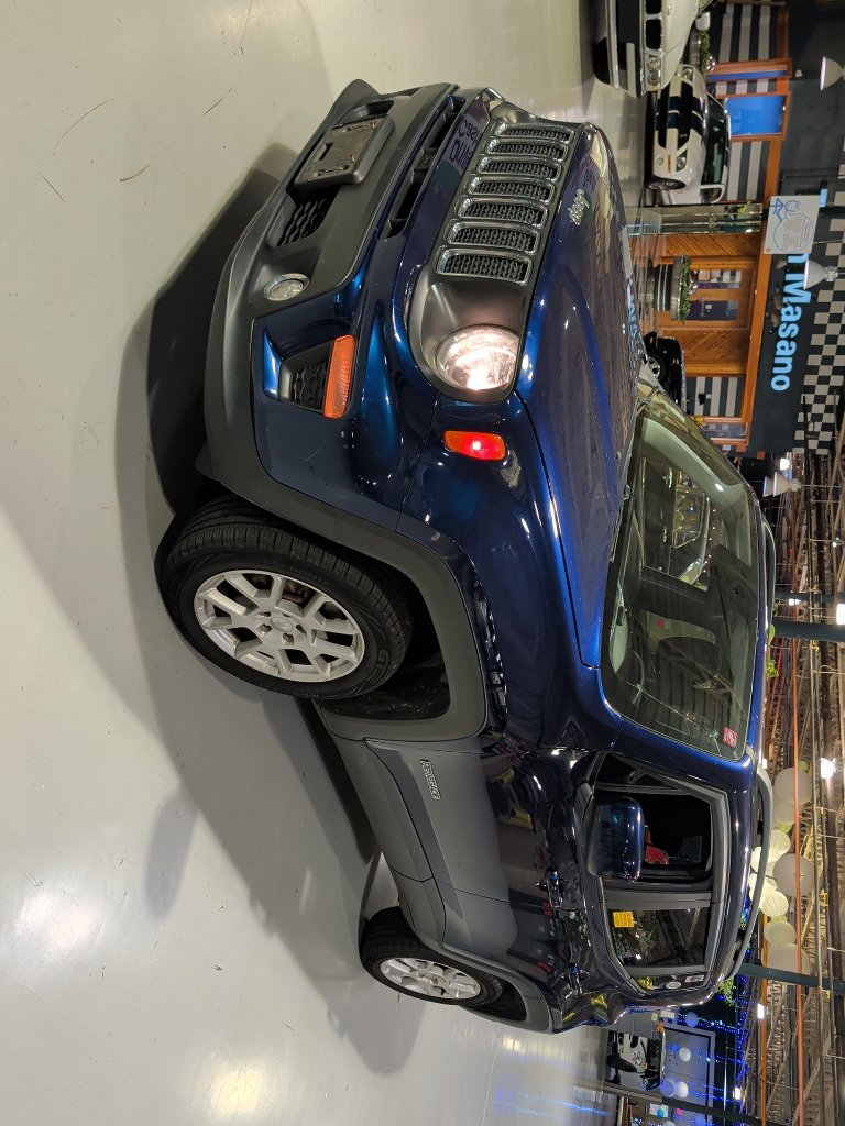 Used 2019 Jeep Renegade Latitude w/ Cold Weather Group AWD/4WD image 8