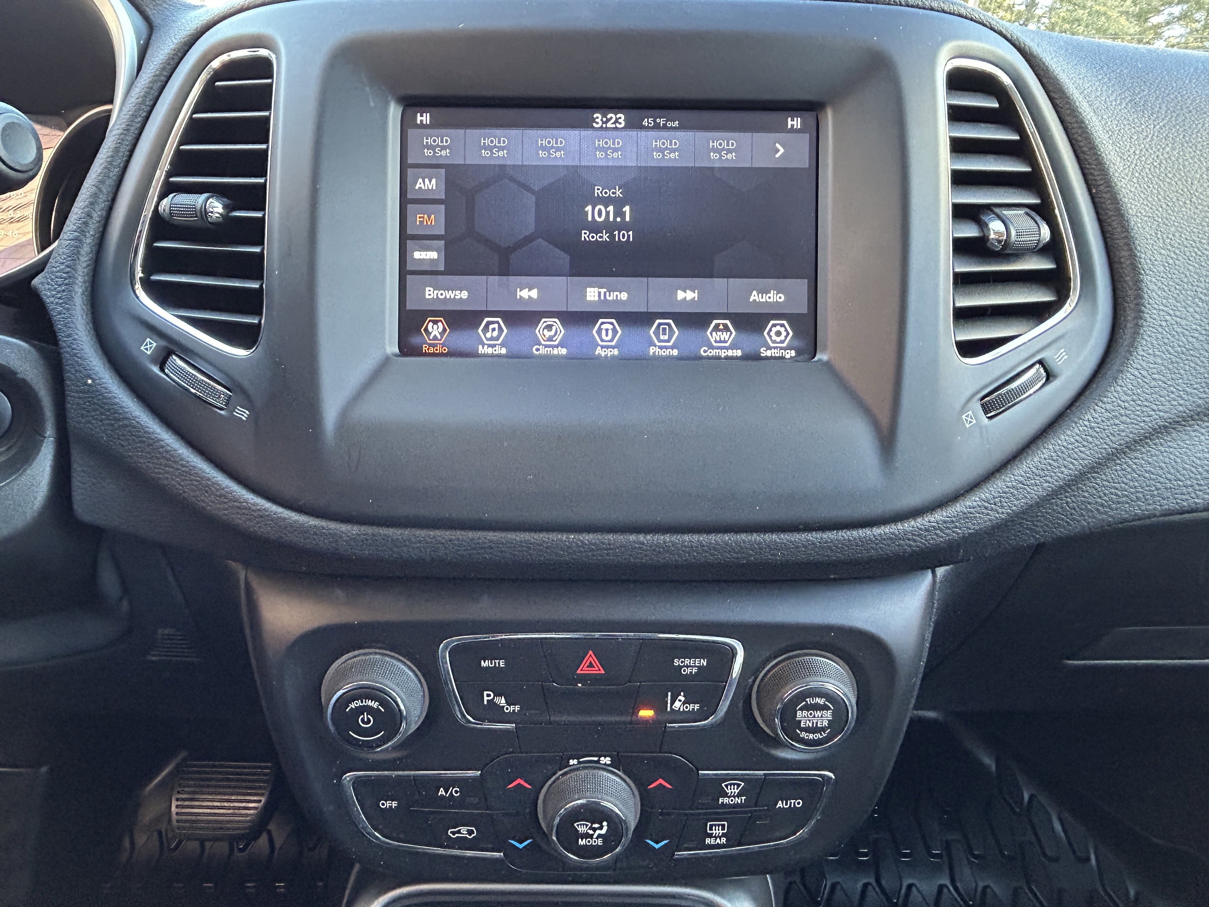 Used 2020 Jeep Compass Latitude AWD/4WD image 18