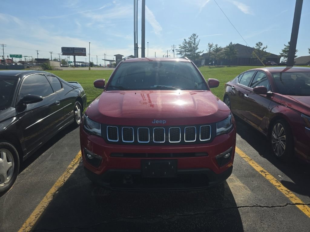 Used 2018 Jeep Compass Latitude w/ Popular Equipment Group AWD/4WD image 2