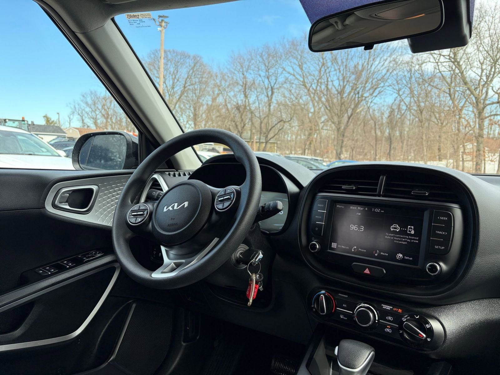 Used 2025 Kia Soul LX w/ LX Technology Package FWD image 32