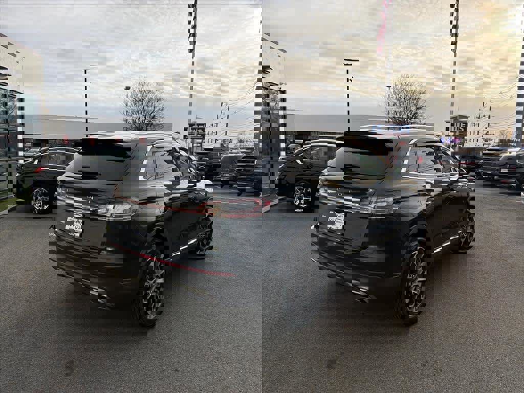 Used 2021 Lincoln Nautilus Reserve image 3