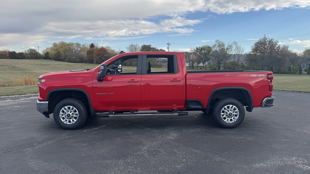 Used 2024 Chevrolet Silverado 2500 LT w/ Convenience Package image 4
