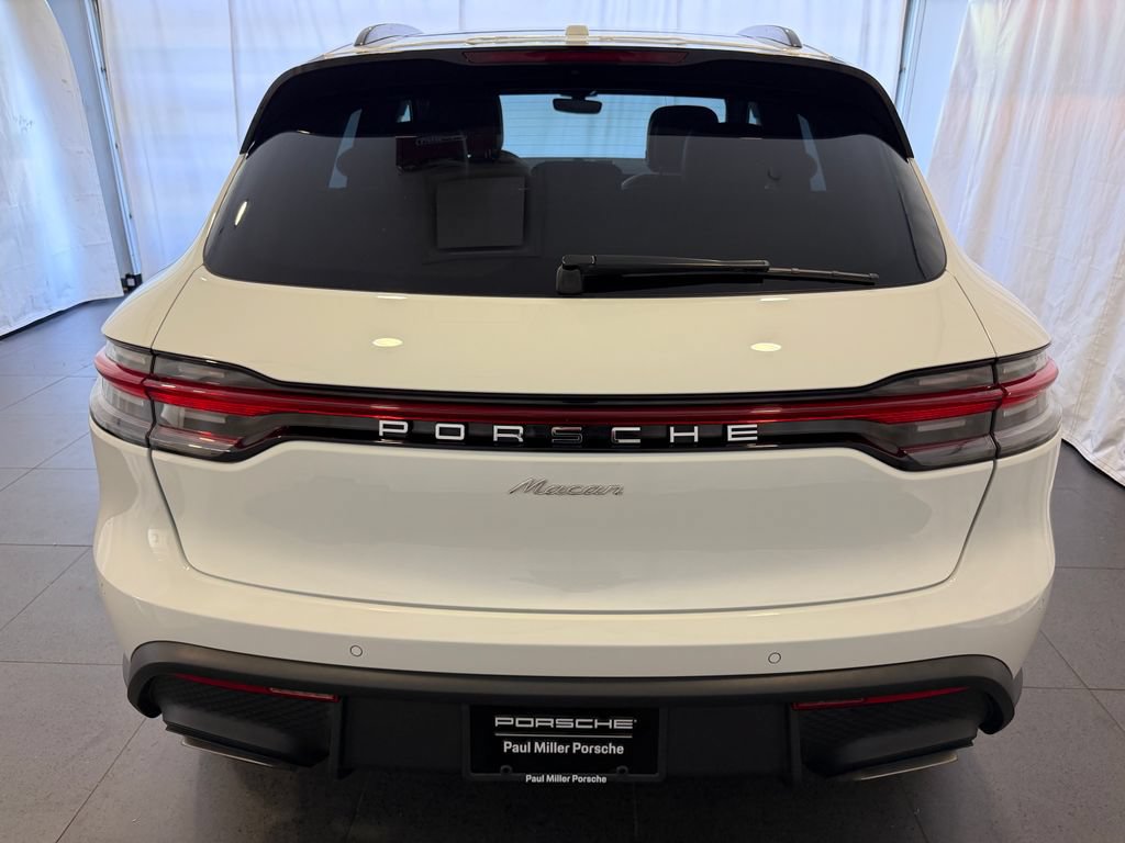 Certified 2023 Porsche Macan AWD/4WD image 8
