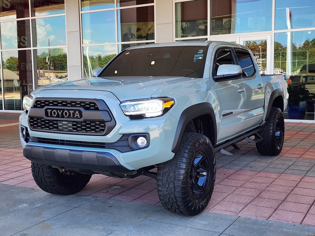 Used 2023 Toyota Tacoma TRD Off-Road w/ Technology Package AWD/4WD image 11