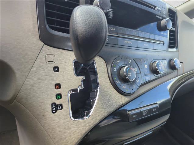 Used 2012 Toyota Sienna LE FWD image 17