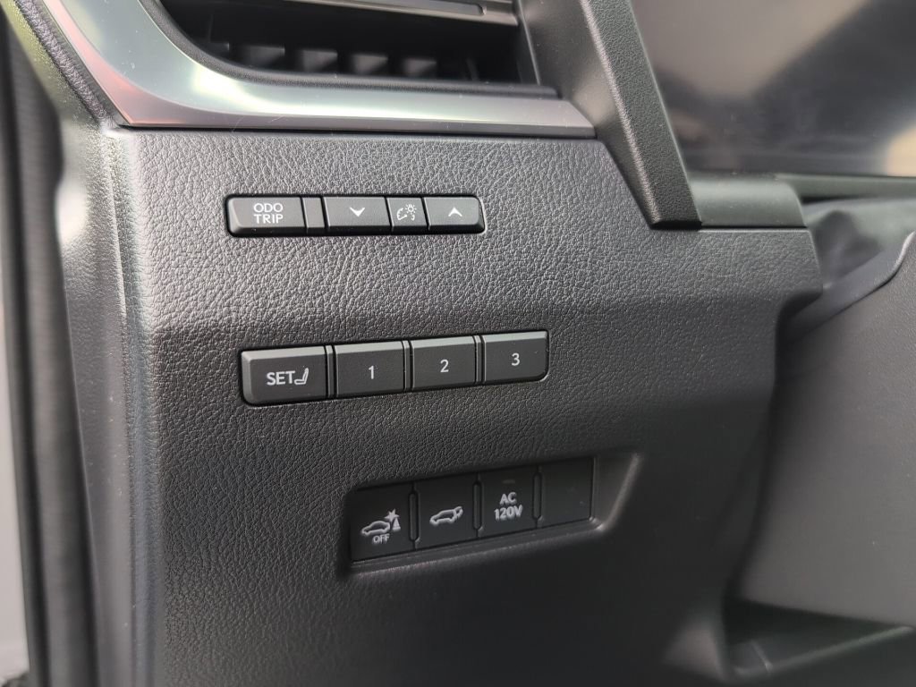 Used 2025 Lexus GX 550 w/ Cold Area Package AWD/4WD image 13