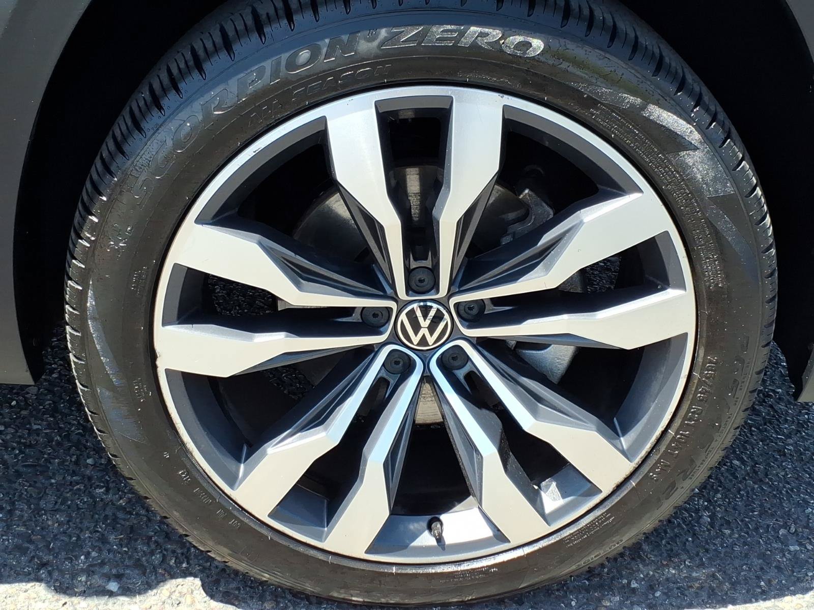 Certified 2022 Volkswagen Atlas Cross Sport SEL Premium R-Line AWD/4WD image 9