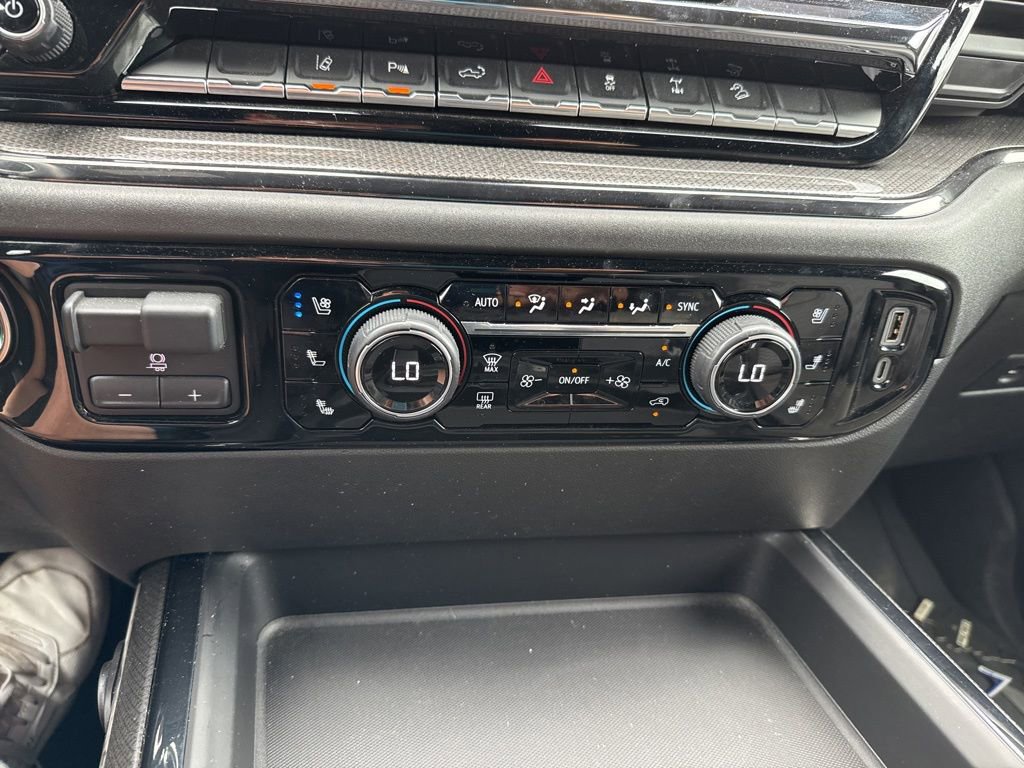 Used 2024 Chevrolet Silverado 2500 ZR2 w/ Technology Package image 37