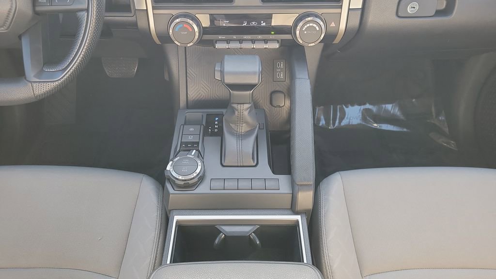 Certified 2025 Toyota Tacoma SR5 AWD/4WD image 15