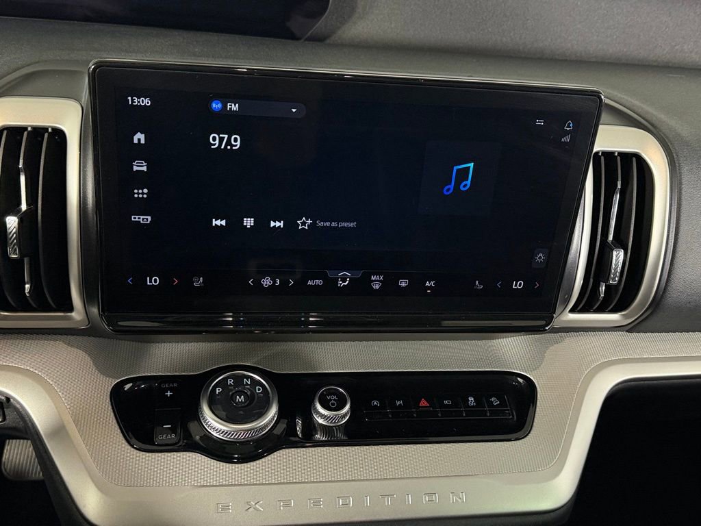 Used 2025 Ford Expedition Active image 15