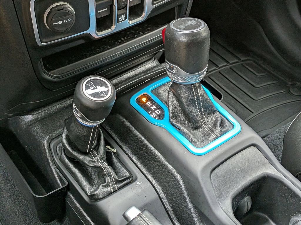 Used 2020 Jeep Wrangler Unlimited Sahara w/ Dual Top Group AWD/4WD image 17