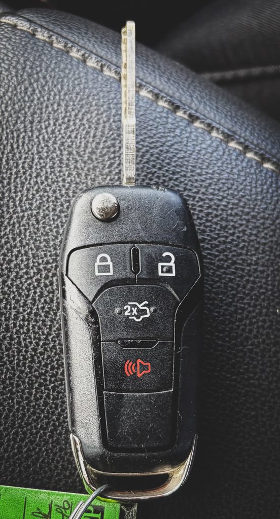 Used 2016 Ford Fusion SE FWD image 4