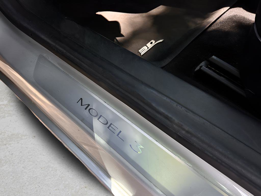 Used 2018 Tesla Model 3 Long Range image 25