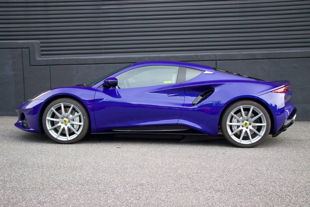 Used 2025 Lotus Emira RWD image 2