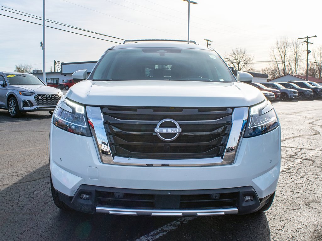 Used 2024 Nissan Pathfinder Platinum image 12