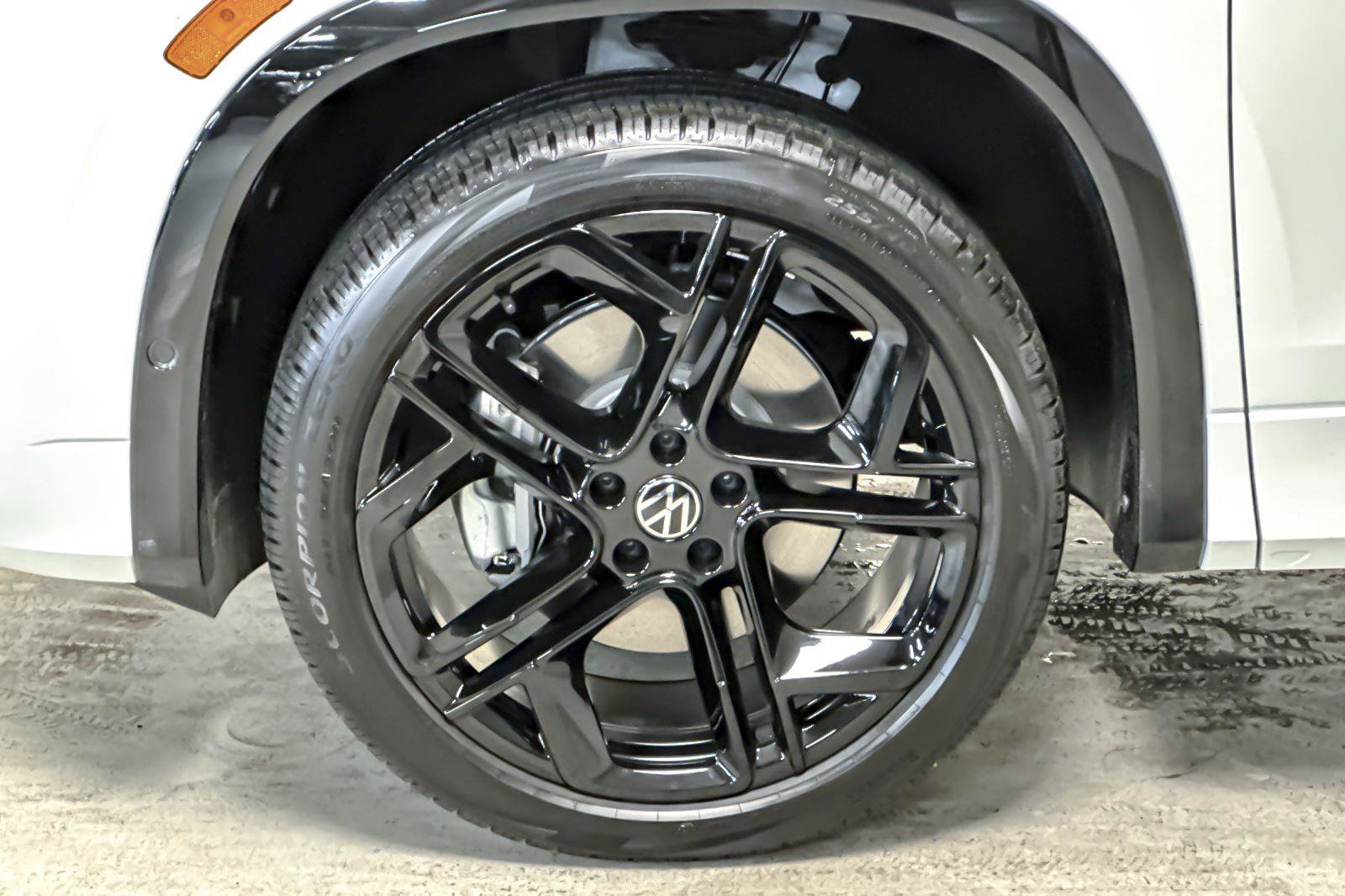 New 2026 Volkswagen Tiguan SE R-Line image 24