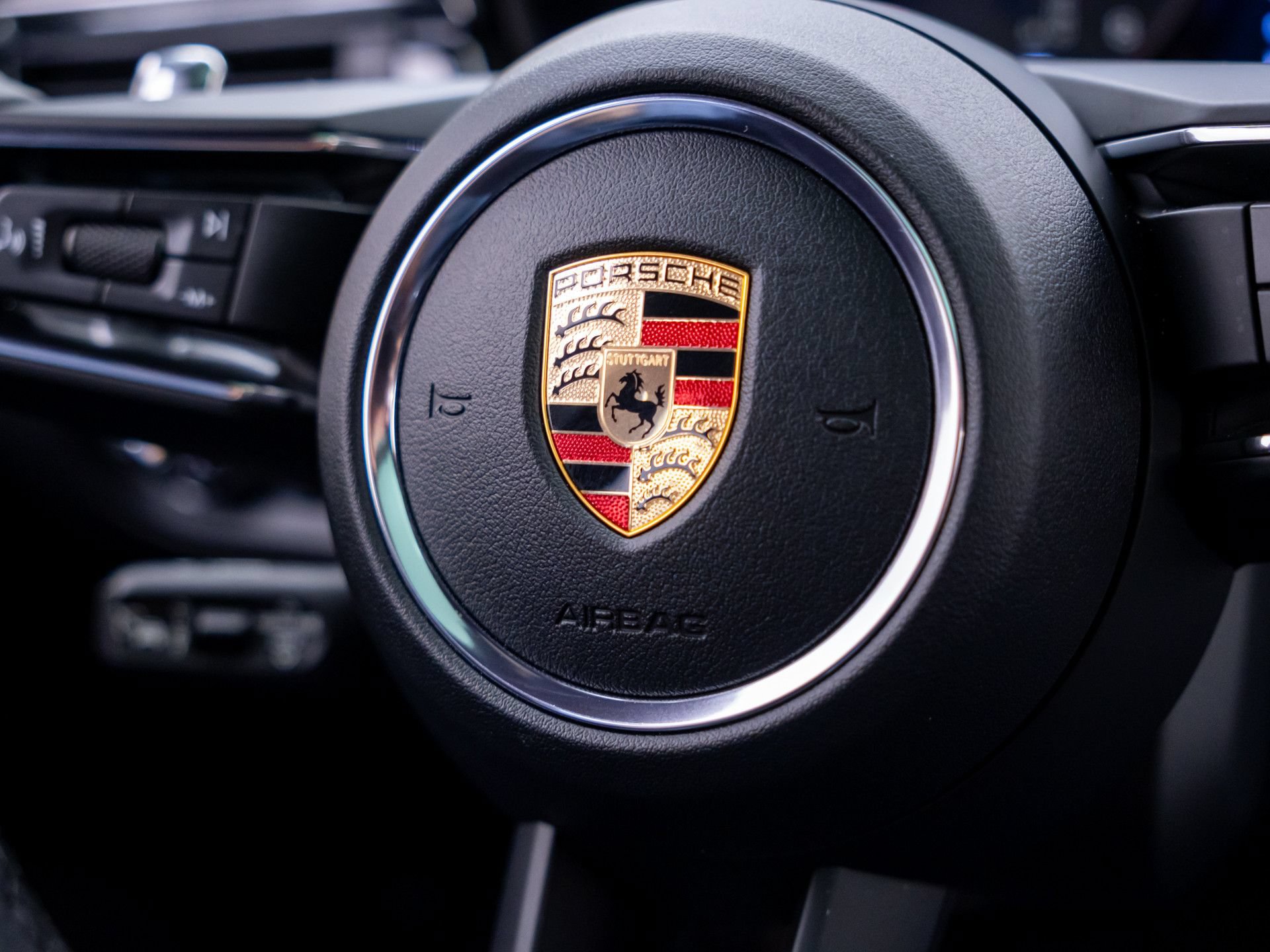 Certified 2025 Porsche Macan AWD/4WD image 28