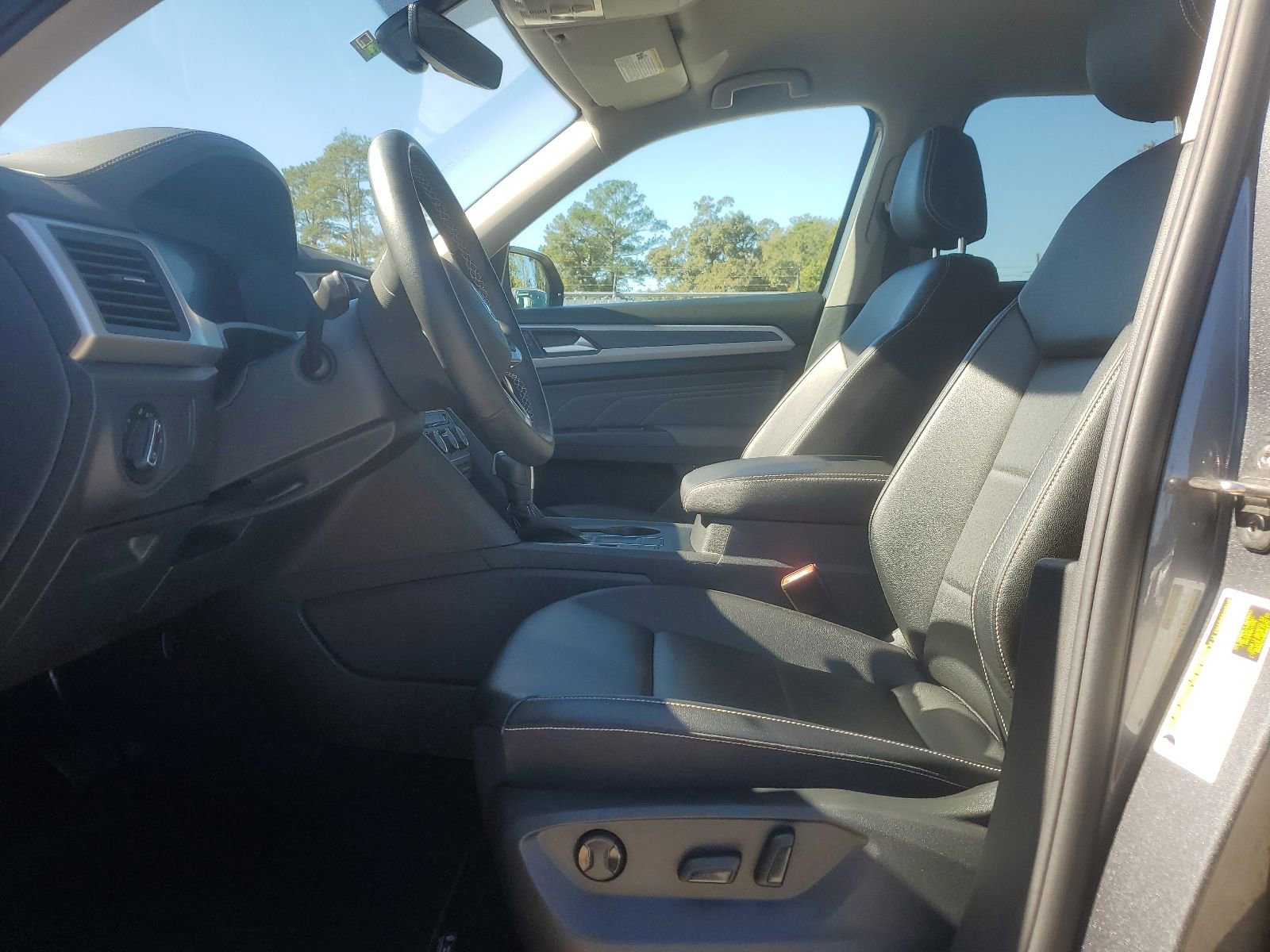 Used 2023 Volkswagen Atlas SE image 8