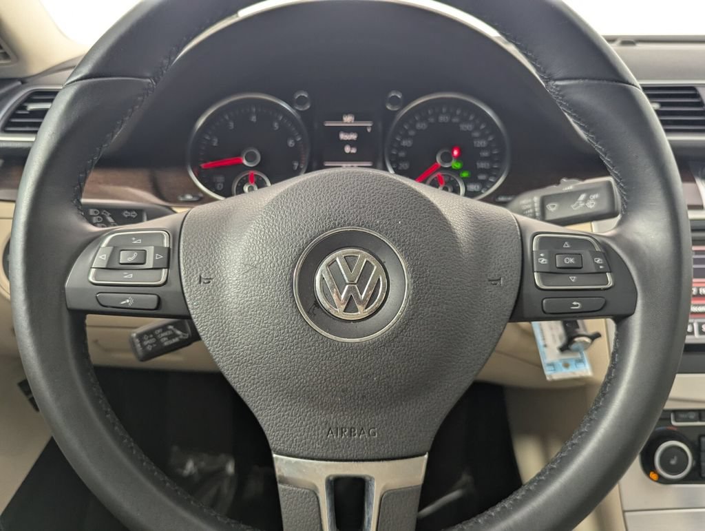 Used 2012 Volkswagen CC Lux FWD image 16