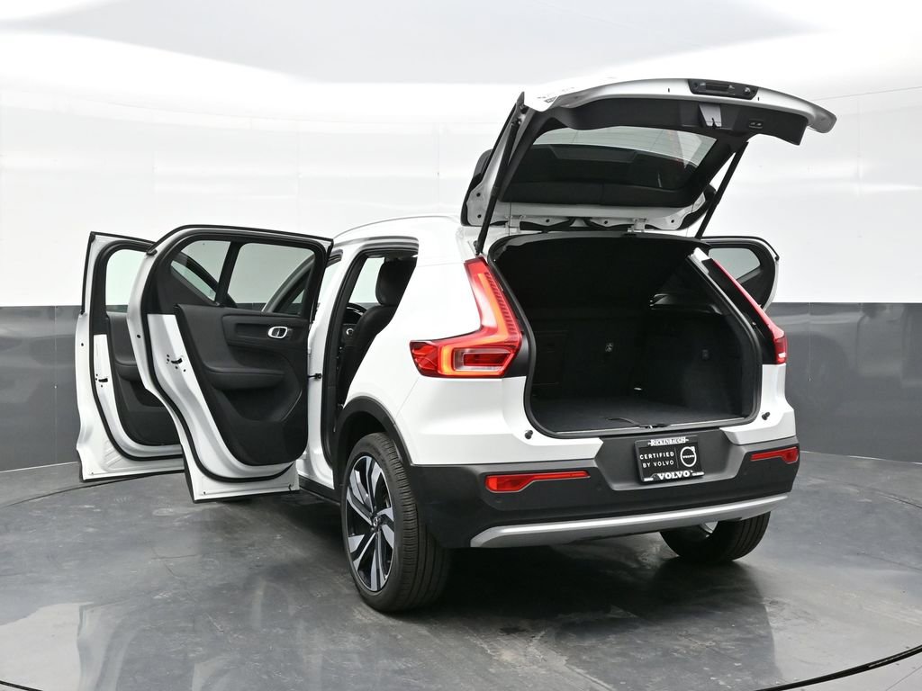 Used 2025 Volvo XC40 B5 Plus image 38