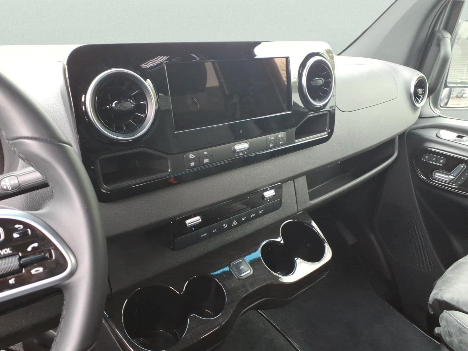 Used 2023 Mercedes-Benz Sprinter 2500 image 27