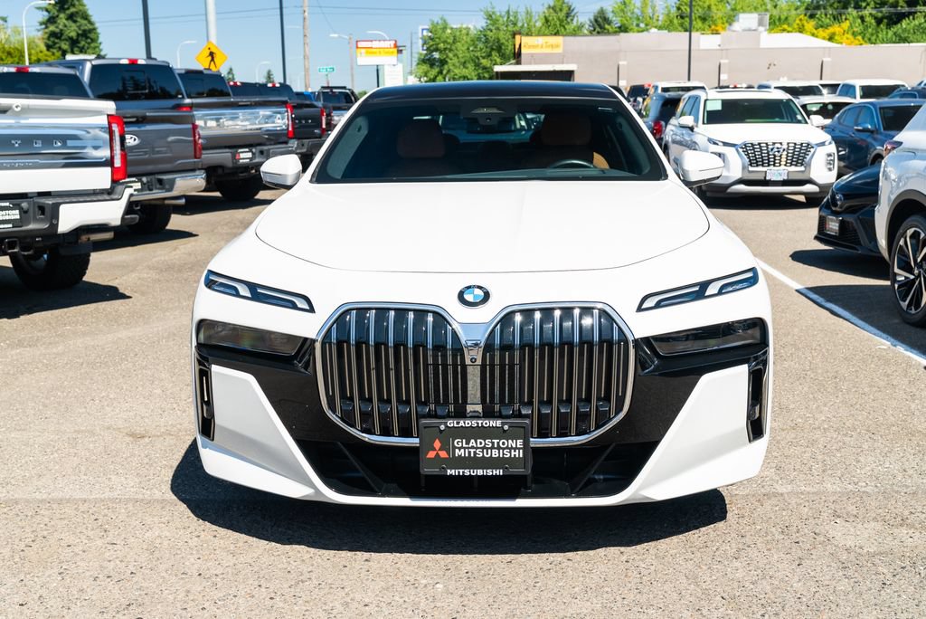 Used 2025 BMW 740i xDrive w/ Premium Package AWD/4WD image 2