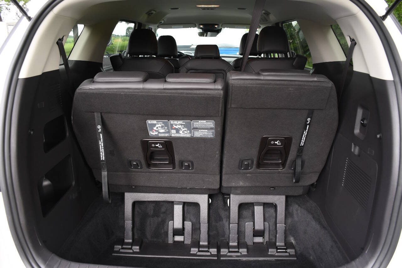 Used 2024 Kia Carnival LX FWD image 27