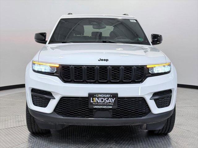 Certified 2024 Jeep Grand Cherokee Altitude image 2