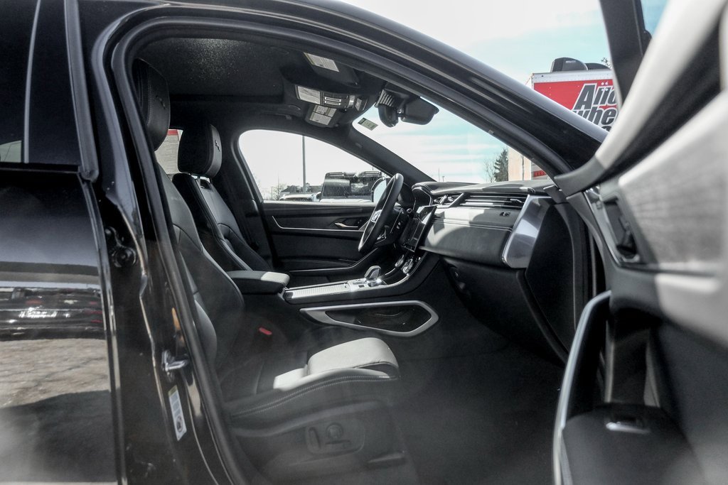 New 2025 Jaguar F-PACE R-Dynamic S image 19