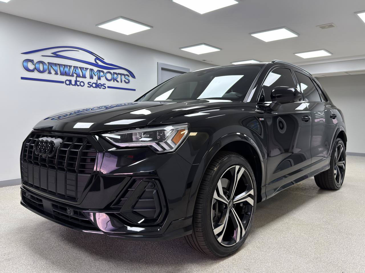 Used 2023 Audi Q3 2.0T Premium Plus w/ Premium Plus Package AWD/4WD image 1