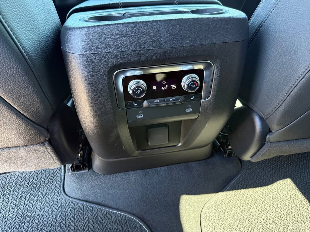 Used 2024 GMC Yukon Denali AWD/4WD image 16