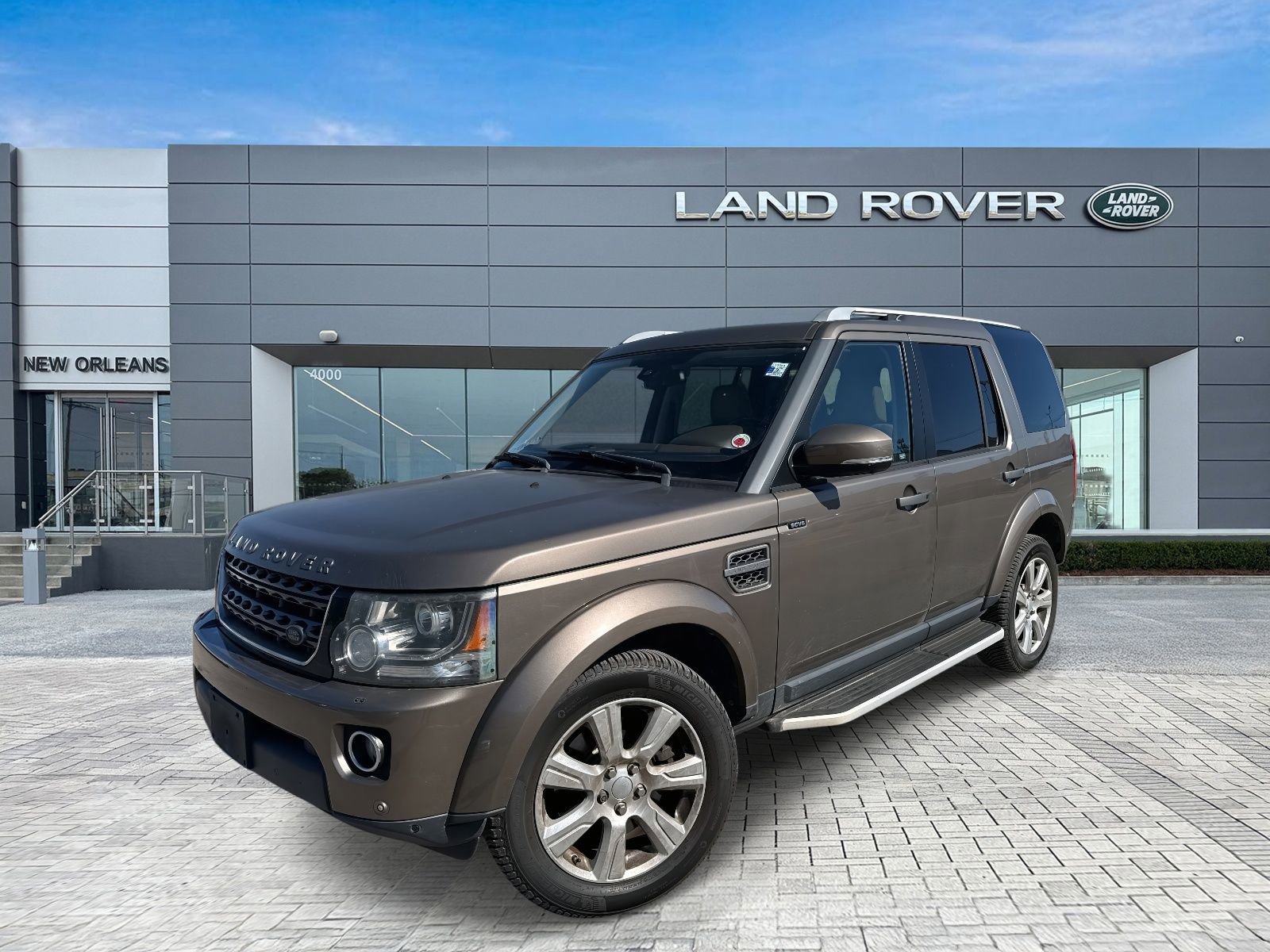 Used 2016 Land Rover LR4 HSE image 1