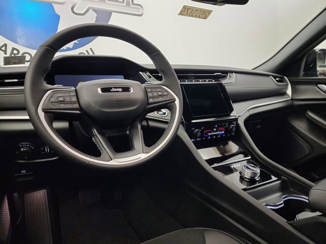 New 2025 Jeep Grand Cherokee Altitude image 17