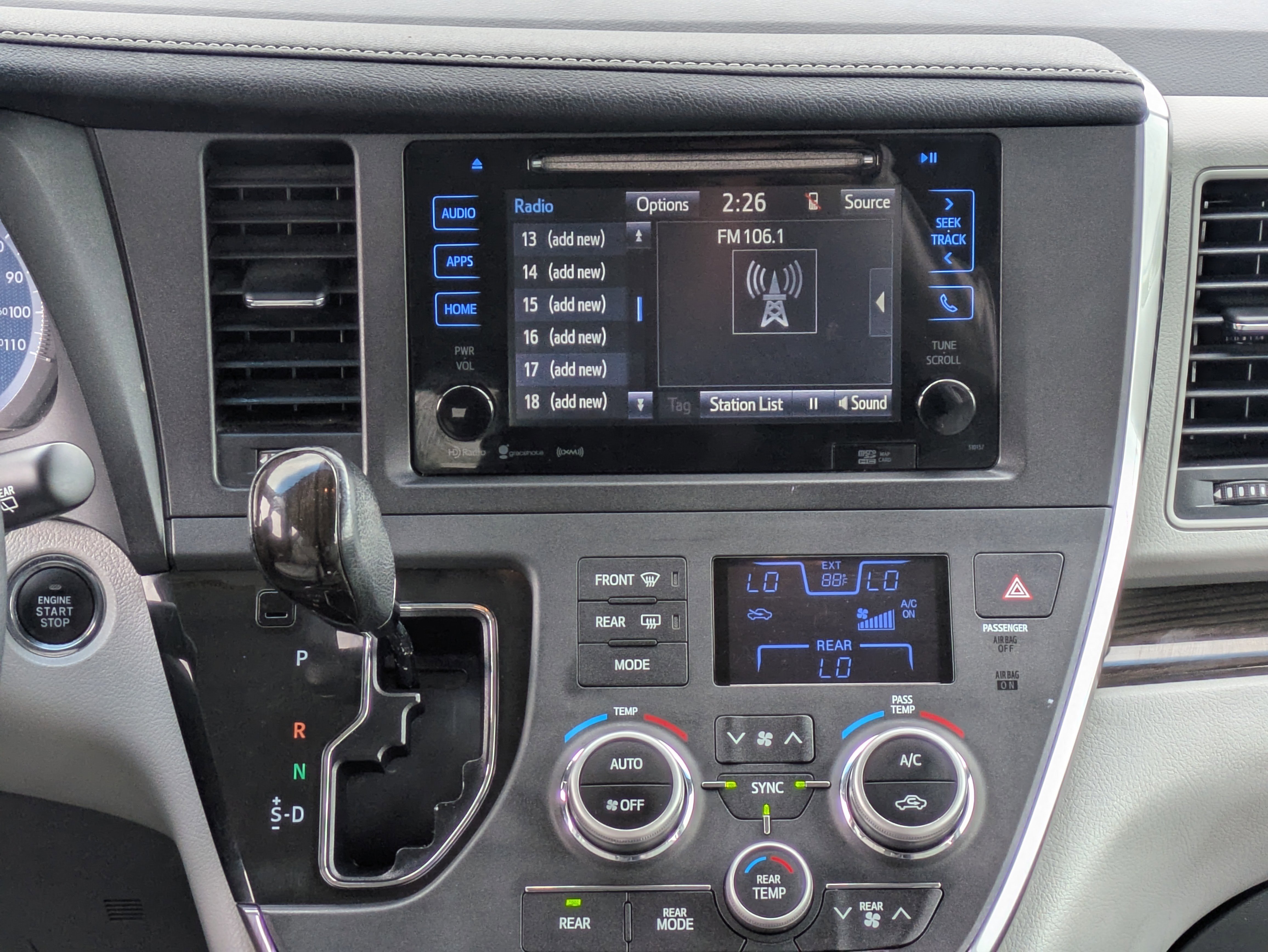 Used 2017 Toyota Sienna XLE w/ XLE Navigation Package FWD image 18
