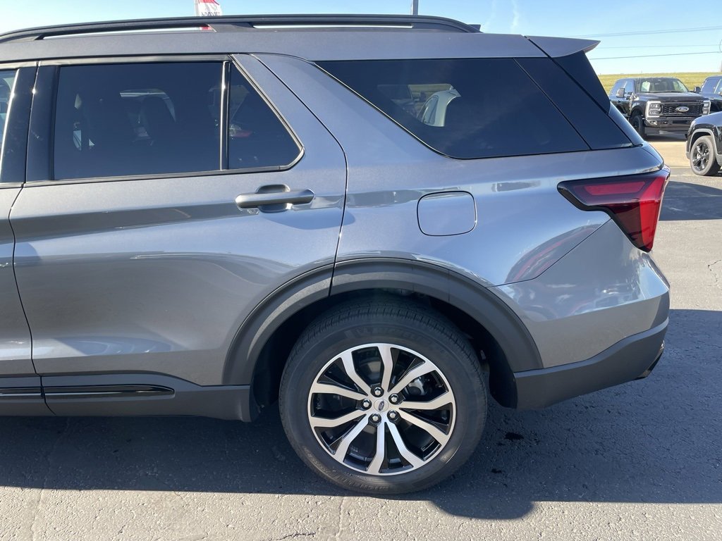 Used 2025 Ford Explorer ST-Line image 40