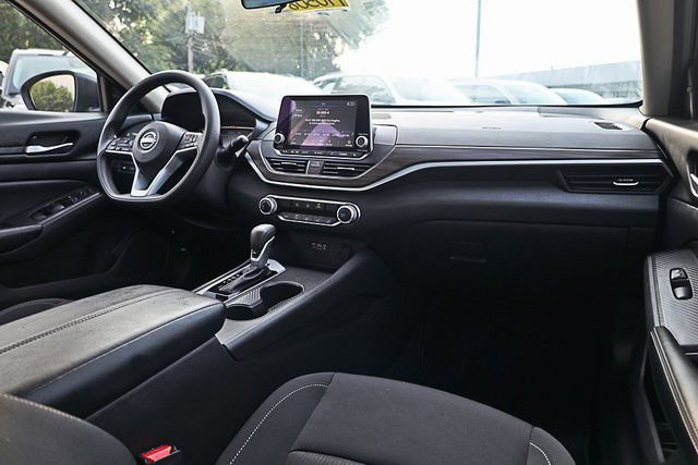 Used 2025 Nissan Altima 2.5 SV image 22