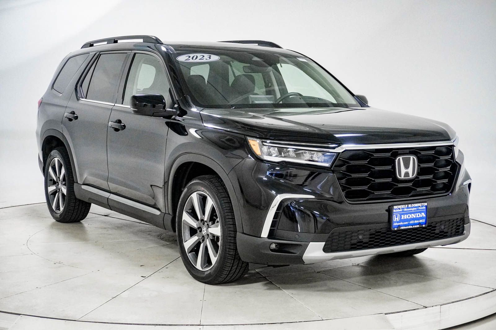 Used 2023 Honda Pilot Touring image 13