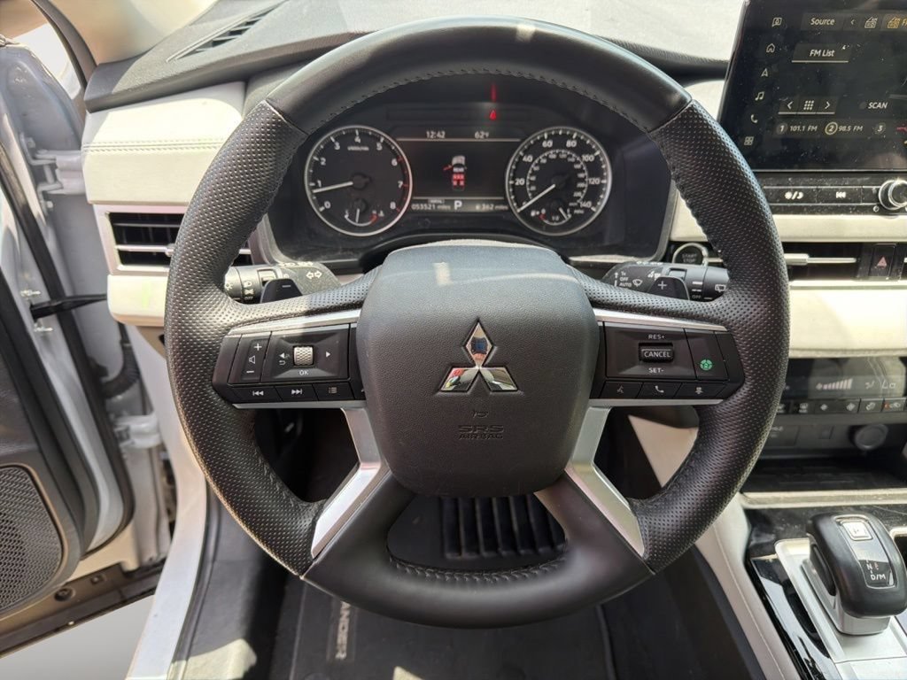 Used 2025 Mitsubishi Outlander SE FWD image 16