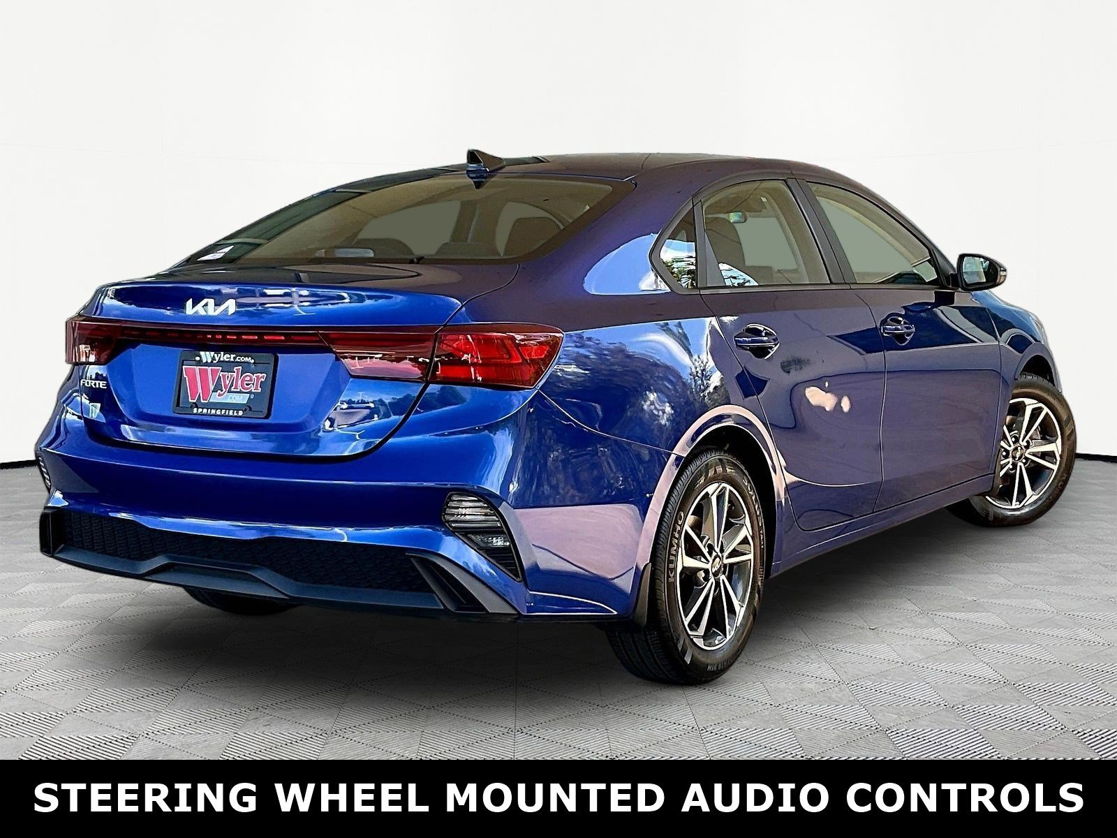 Used 2023 Kia Forte LXS w/ LXS Technology Package FWD image 6