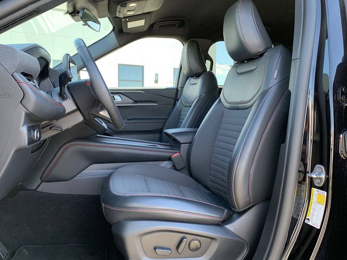 Used 2025 Ford Explorer ST-Line AWD/4WD image 29