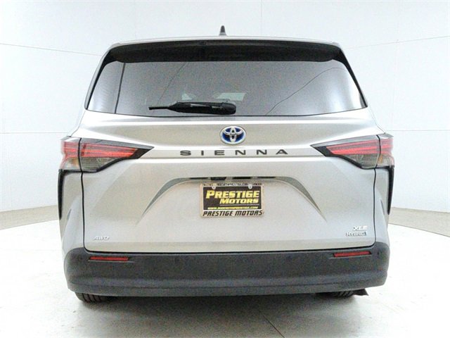 Used 2022 Toyota Sienna XLE image 6