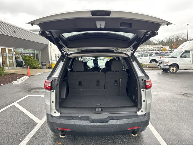 Used 2020 Chevrolet Traverse LT w/ LPO, Black Accent Package image 23