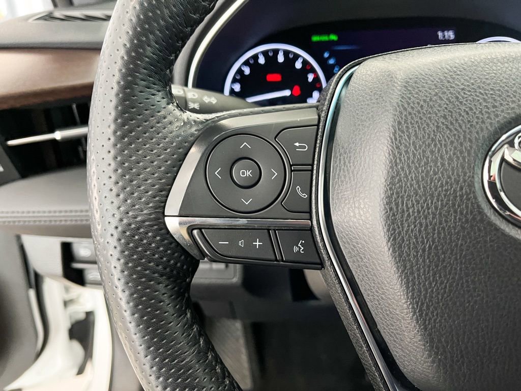 Used 2021 Toyota Avalon Limited image 21