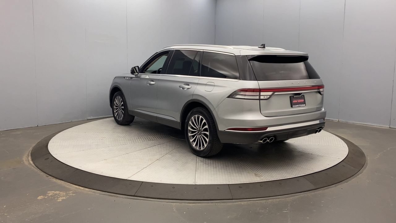 Used 2022 Lincoln Aviator AWD w/ Premium Package image 3