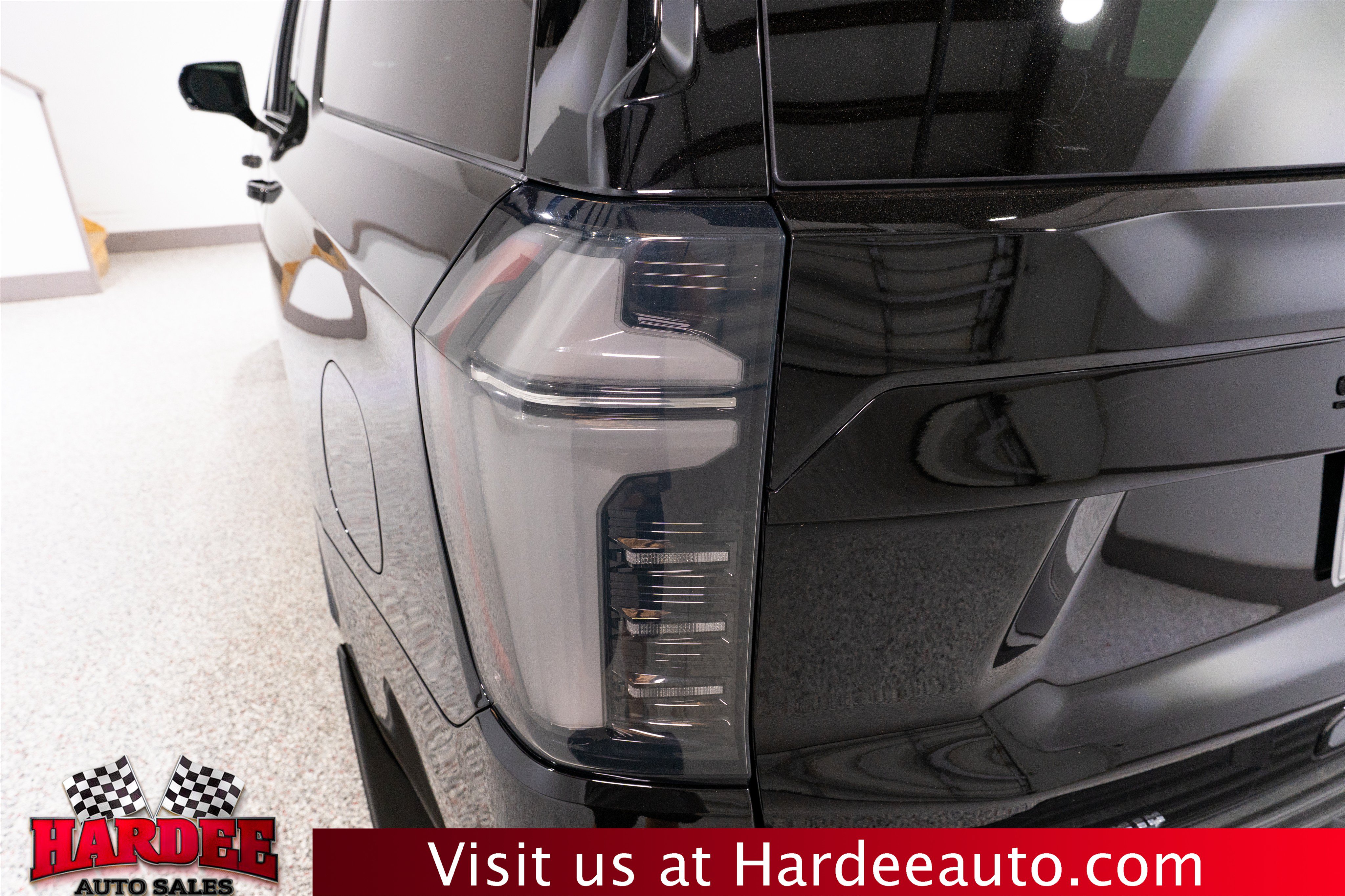 Used 2026 Chevrolet Suburban RST w/ Comfort Package AWD/4WD image 9