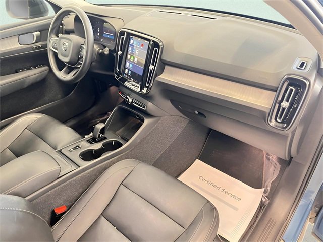 Used 2024 Volvo XC40 B5 Core image 10