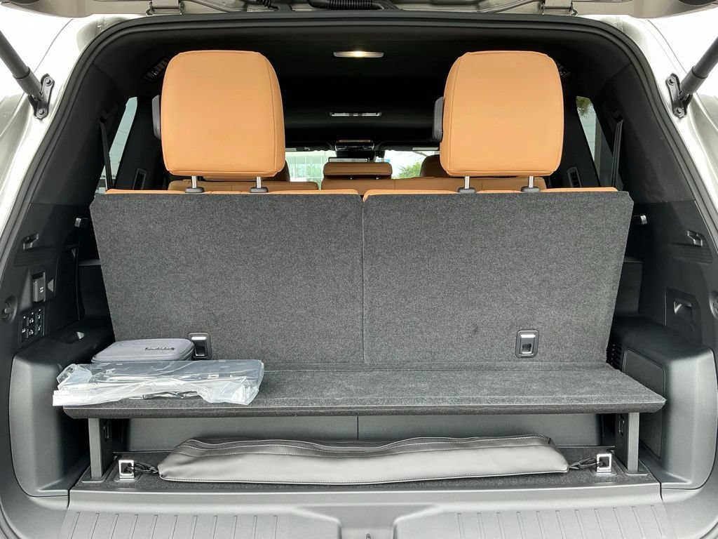 New 2026 Lexus LX 700h Luxury AWD/4WD image 17